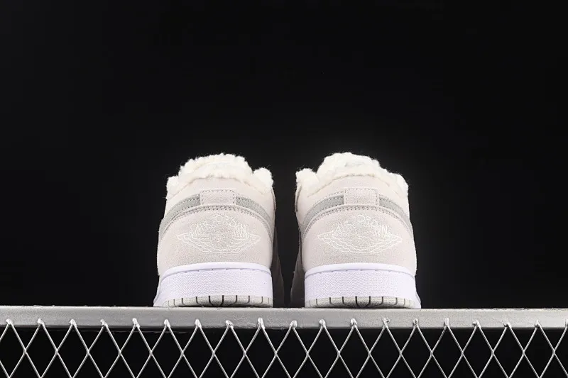 All Categories Air Jordan Jordan Series Basketball Shoes Air Jordan 1 Low Air Jordan 1 Low "Sherpa Fleece" AJ1 Joe 1 Beige Velvet Low-top Cultural Leisure Sports Basketball Shoes DO0750-002